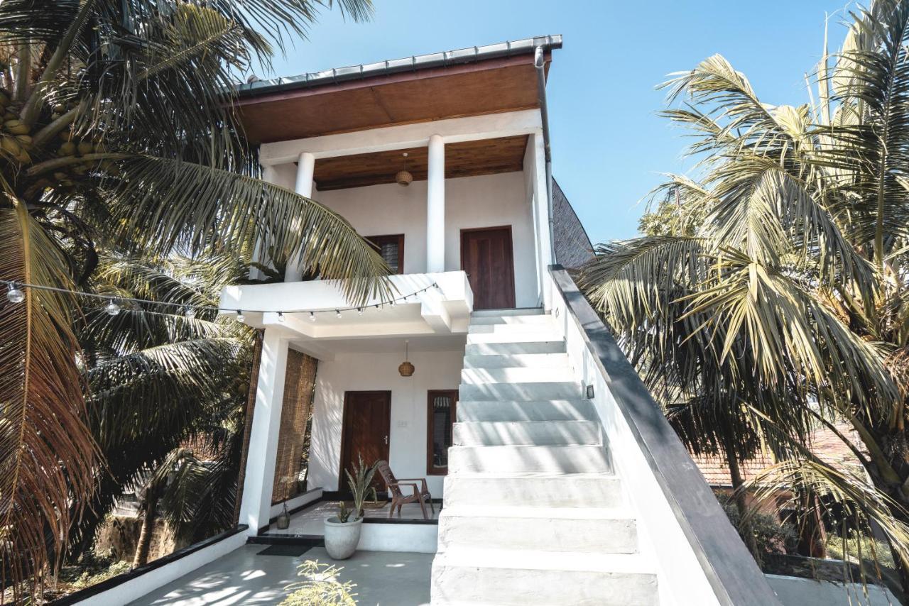 Layback Boutique Surf & Yoga Camp Sri Lanka Vandrarhem Weligama Exteriör bild